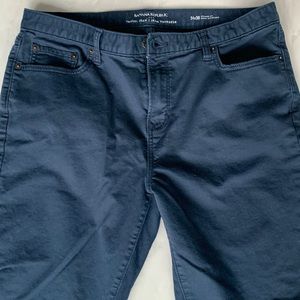 Men’s Banana Republic travel jean, athletic fit